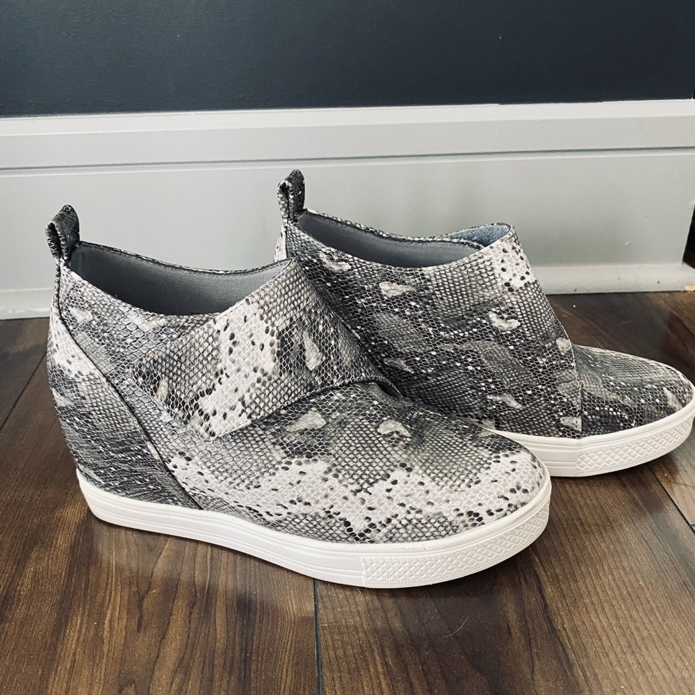 Platform sneakers